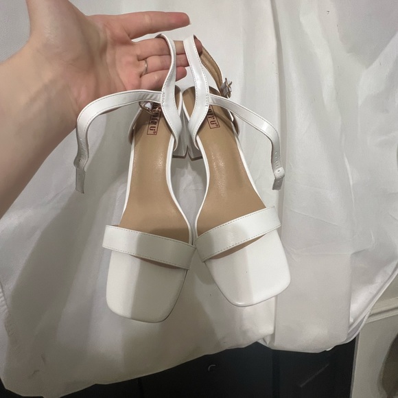 High heels - Picture 2 of 3